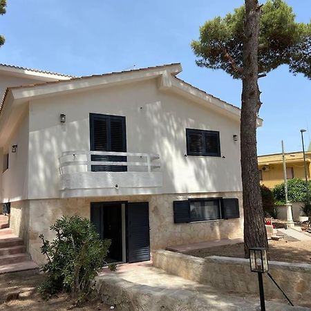 Casa Vacanze Amiche Del Mare Pulsano Exterior photo
